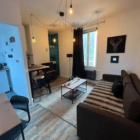 Peaceful Near Insead And Castle Apartament *