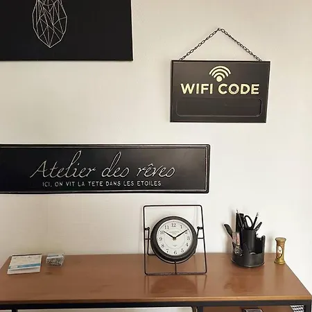 Peaceful Near Insead And Castle Apartament