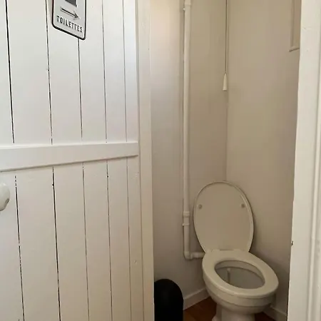 Peaceful Near Insead And Castle